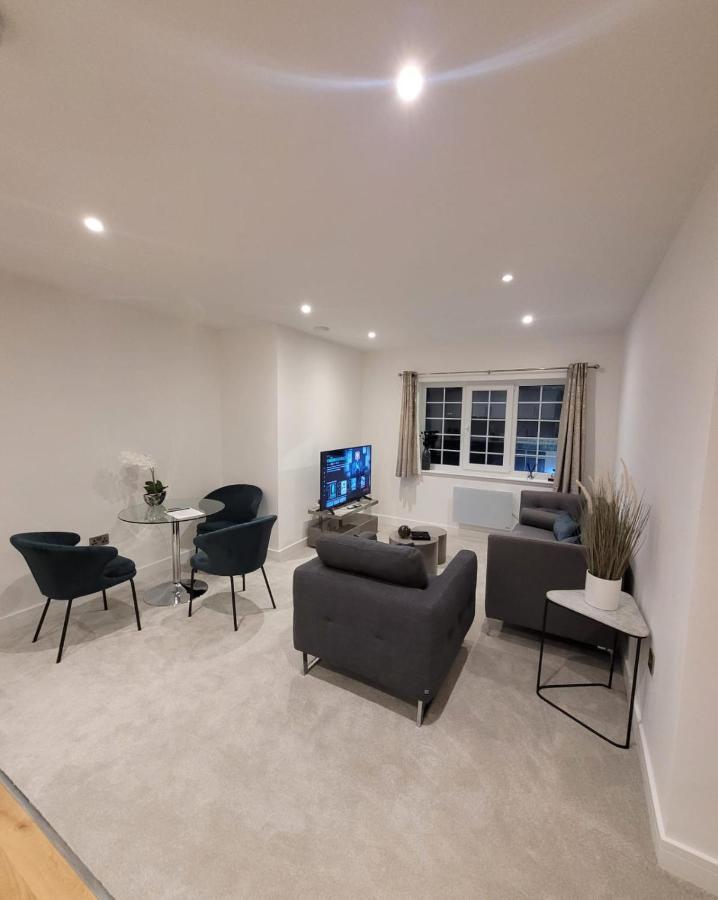 Luxury 2 Bed Apartment In The Heart Of Rochester Wainscot Buitenkant foto